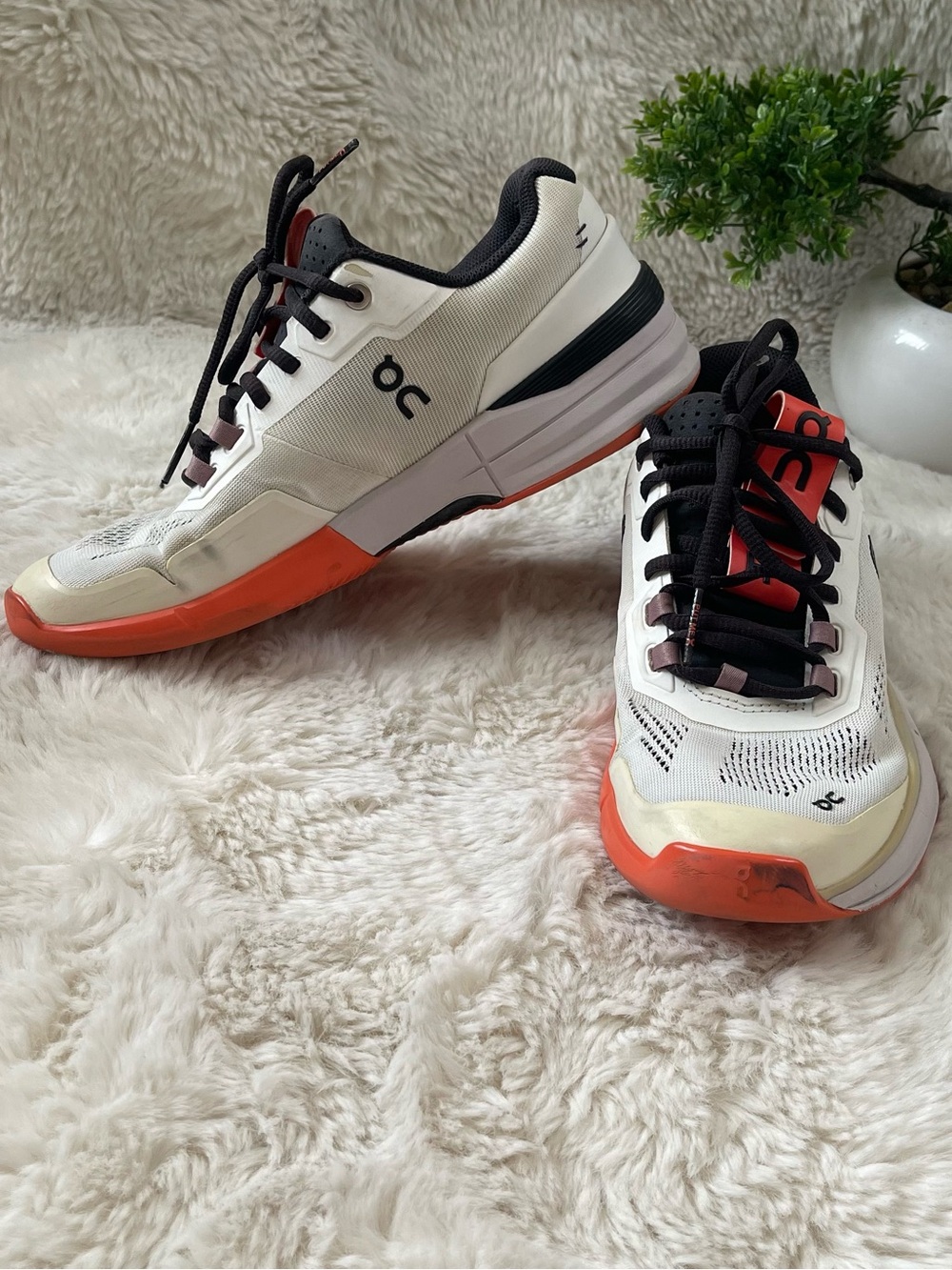 On Running THE ROGER Pro Tennis Shoes Ivory Orange Women's Size 9